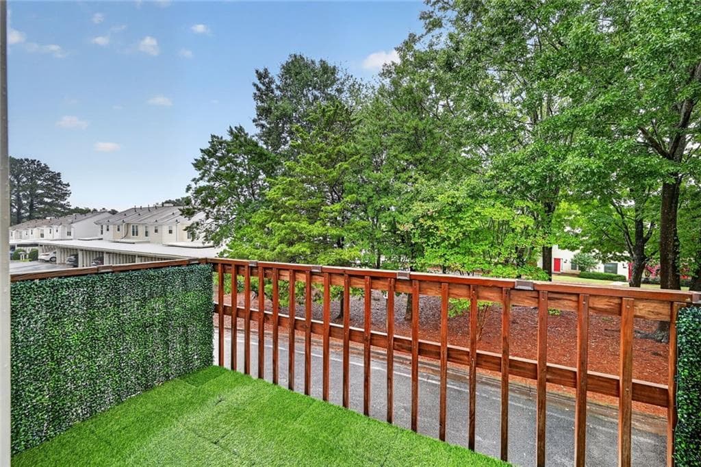 3 bedroom, 4 bathroom, 1,240 sq ft townhouse for rent at 226 High Creek Drive, Roswell, GA 30076 for $2,500 a month — photo 4