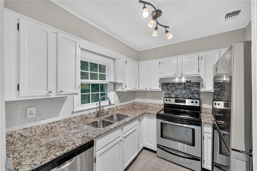 3 bedroom, 4 bathroom, 1,240 sq ft townhouse for rent at 226 High Creek Drive, Roswell, GA 30076 for $2,500 a month — photo 9