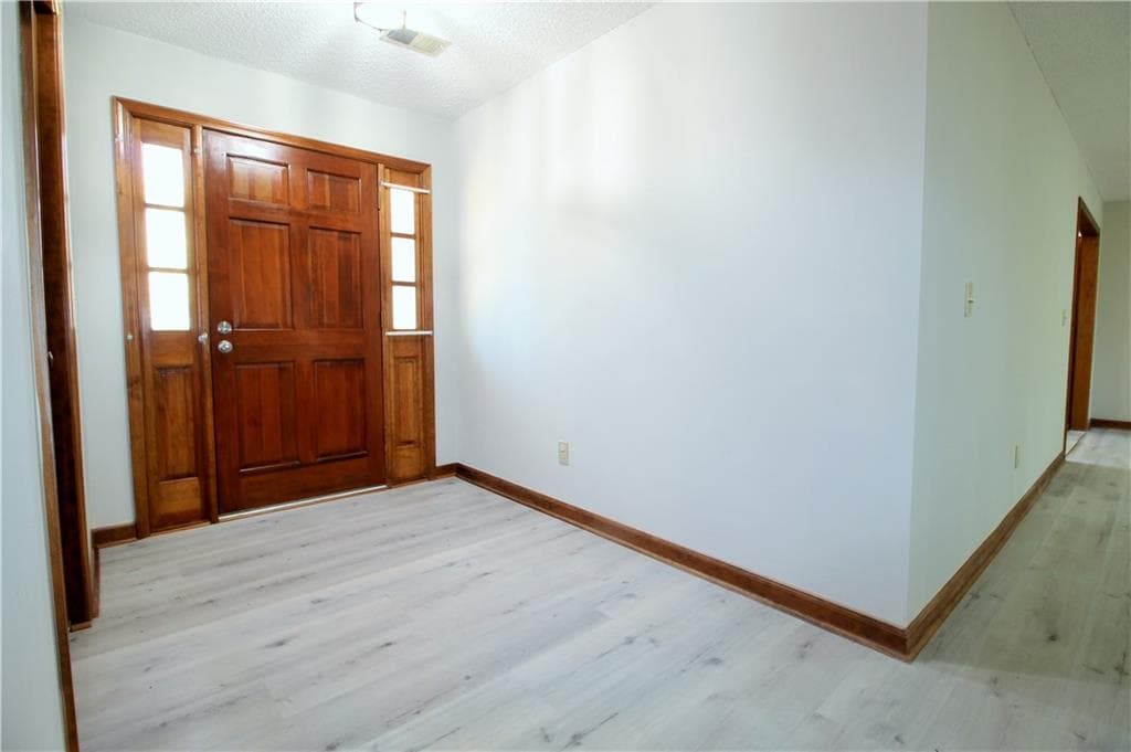 3 bedroom, 2 bathroom, 1,482 sq ft single family residence for rent at 585 Wayside Drive, Lawrenceville, GA 30046 for $1,950 a month — photo 2