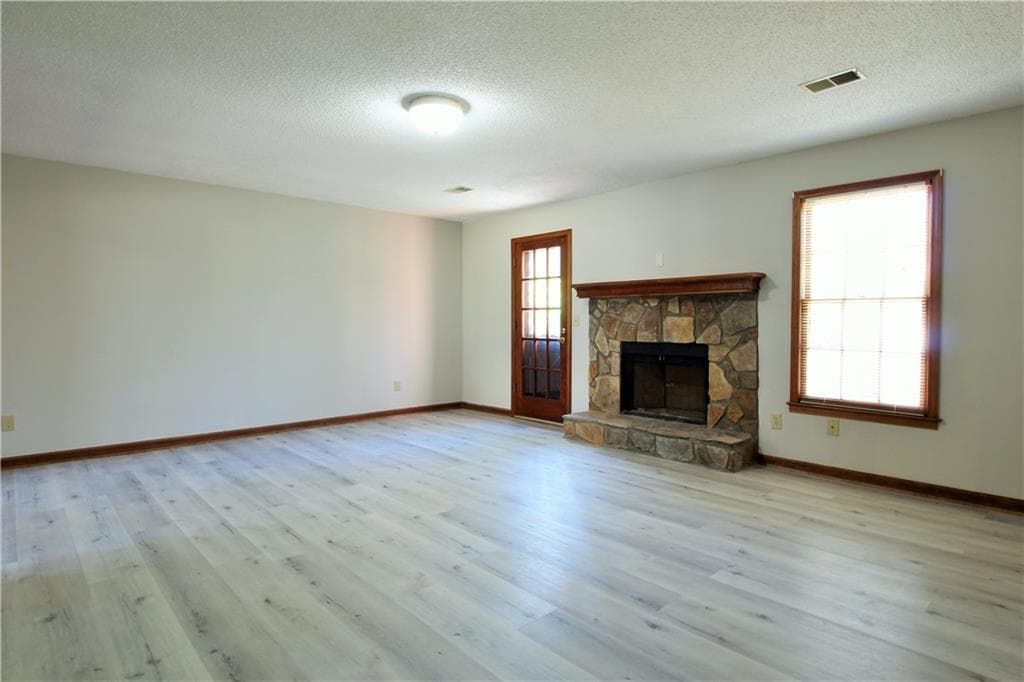 3 bedroom, 2 bathroom, 1,482 sq ft single family residence for rent at 585 Wayside Drive, Lawrenceville, GA 30046 for $1,950 a month — photo 3