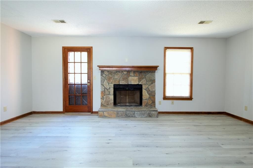 3 bedroom, 2 bathroom, 1,482 sq ft single family residence for rent at 585 Wayside Drive, Lawrenceville, GA 30046 for $1,950 a month — photo 4