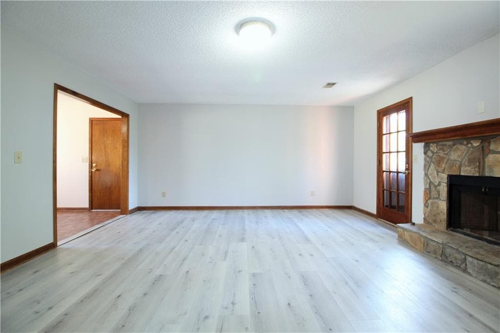 3 bedroom, 2 bathroom, 1,482 sq ft single family residence for rent at 585 Wayside Drive, Lawrenceville, GA 30046 for $1,950 a month — photo 5