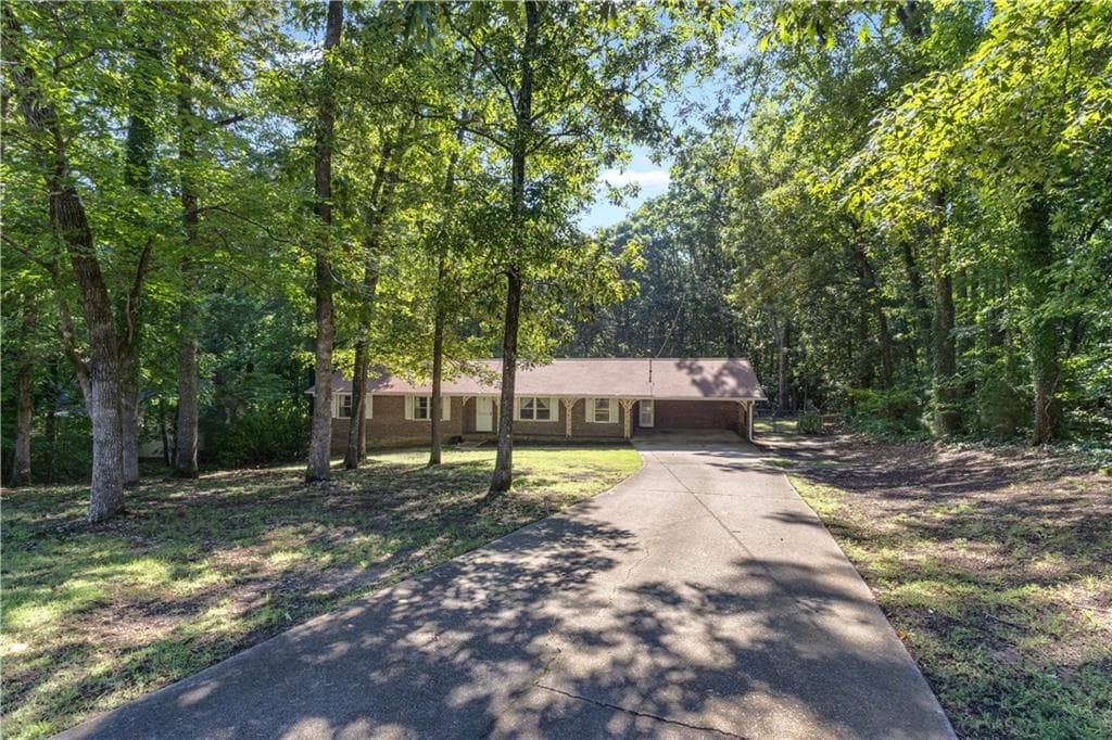 3 bedroom, 2 bathroom, 1,865 sq ft single family residence under contract at 3970 N Martin Way, Lithia Springs, GA 30122 — photo 3