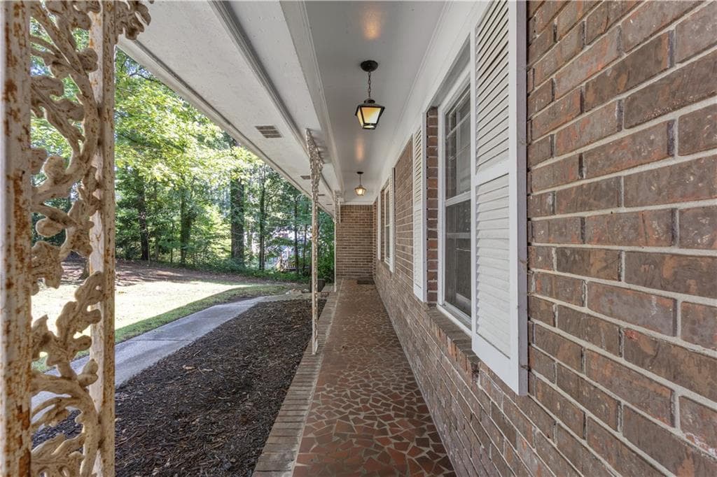 3 bedroom, 2 bathroom, 1,865 sq ft single family residence under contract at 3970 N Martin Way, Lithia Springs, GA 30122 — photo 6