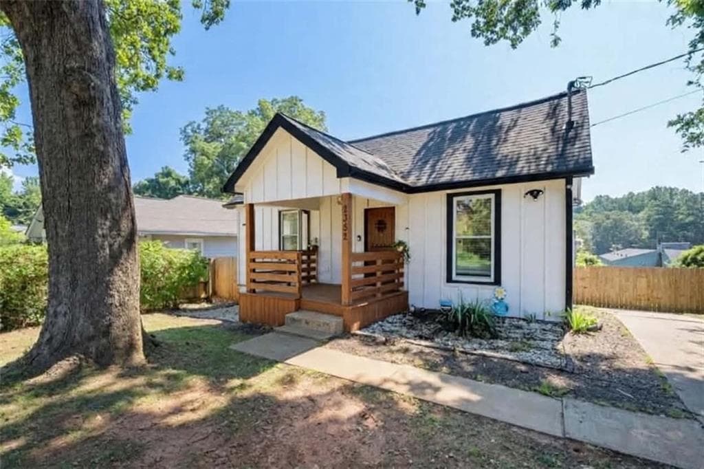 4 bedroom, 3 bathroom, 1,500 sq ft single family residence for sale at 2352 Herring Road, Atlanta, GA 30311 — photo 2