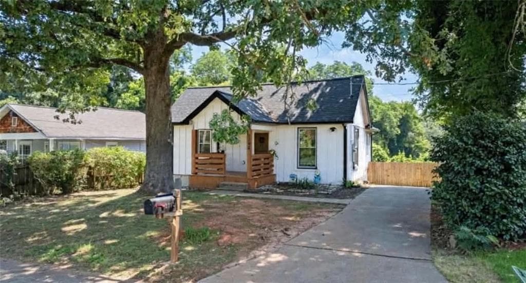 4 bedroom, 3 bathroom, 1,500 sq ft single family residence for sale at 2352 Herring Road, Atlanta, GA 30311 — photo 3