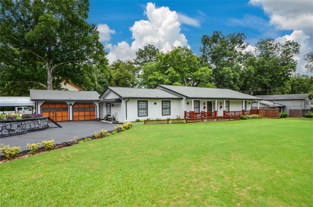 3 bedroom, 2 bathroom, 1,998 sq ft single family residence for sale at 2896 Stanton Road, Conyers, GA 30094 — photo 2