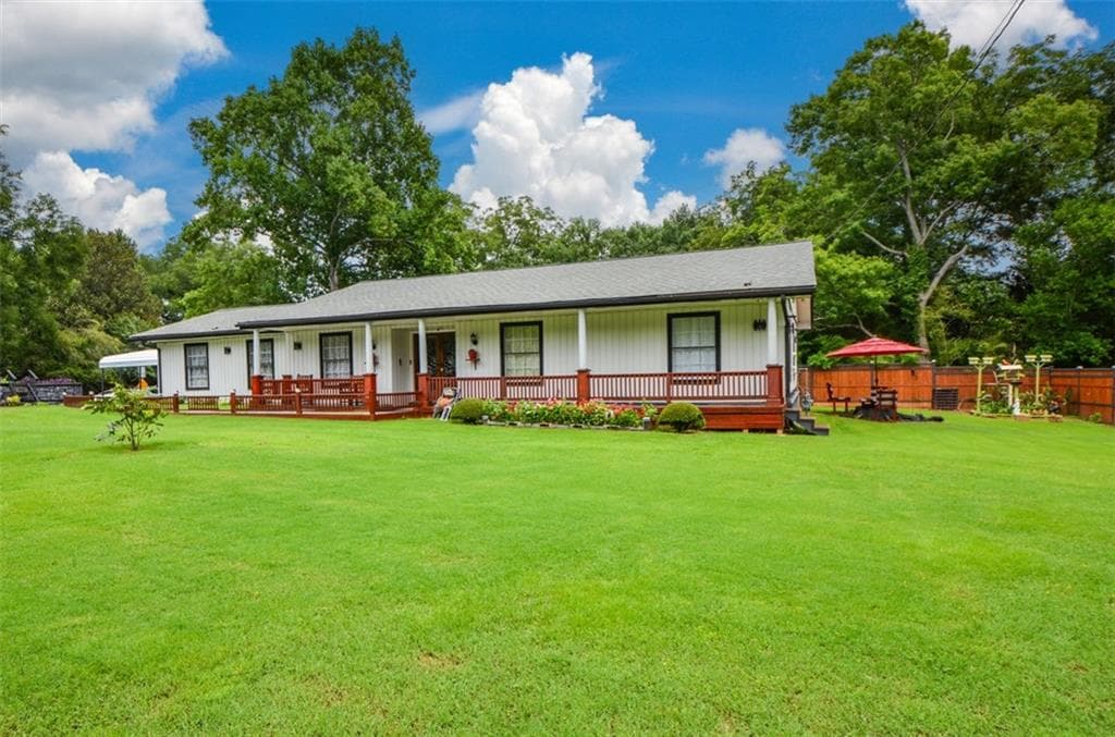 3 bedroom, 2 bathroom, 1,998 sq ft single family residence for sale at 2896 Stanton Road, Conyers, GA 30094 — photo 3