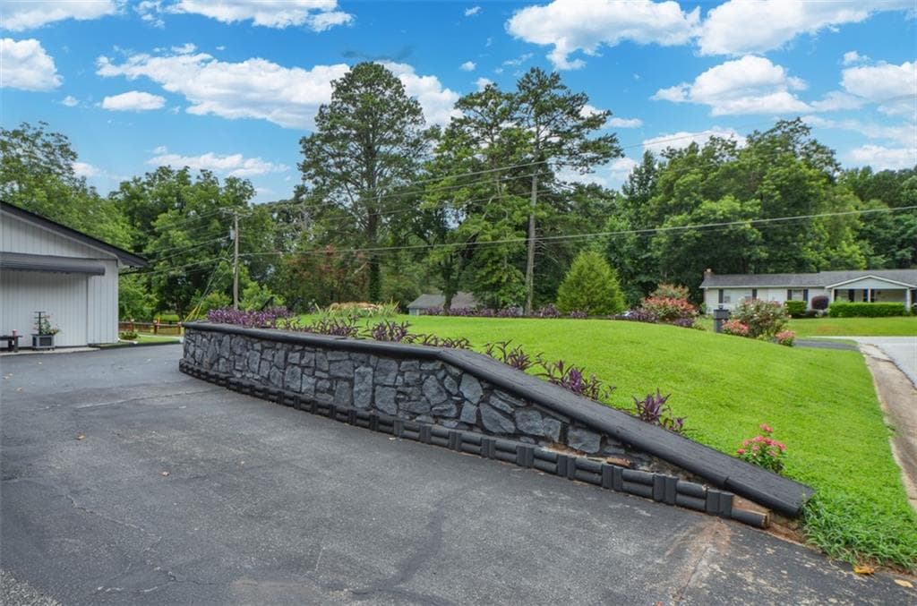 3 bedroom, 2 bathroom, 1,998 sq ft single family residence for sale at 2896 Stanton Road, Conyers, GA 30094 — photo 7