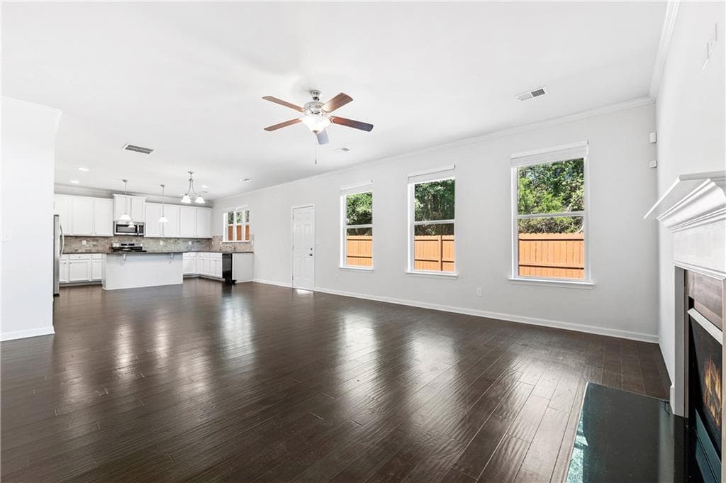 4 bedroom, 3 bathroom, 2,786 sq ft single family residence under contract at 2445 Overlook Avenue, Lithonia, GA 30058 — photo 10