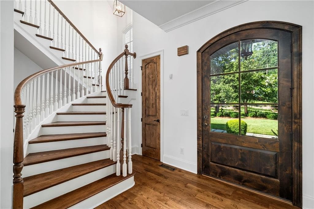 7 bedroom, 7 bathroom, 6,353 sq ft single family residence under contract at 6321 Hunting Creek Road, Sandy Springs, GA 30328 — photo 7