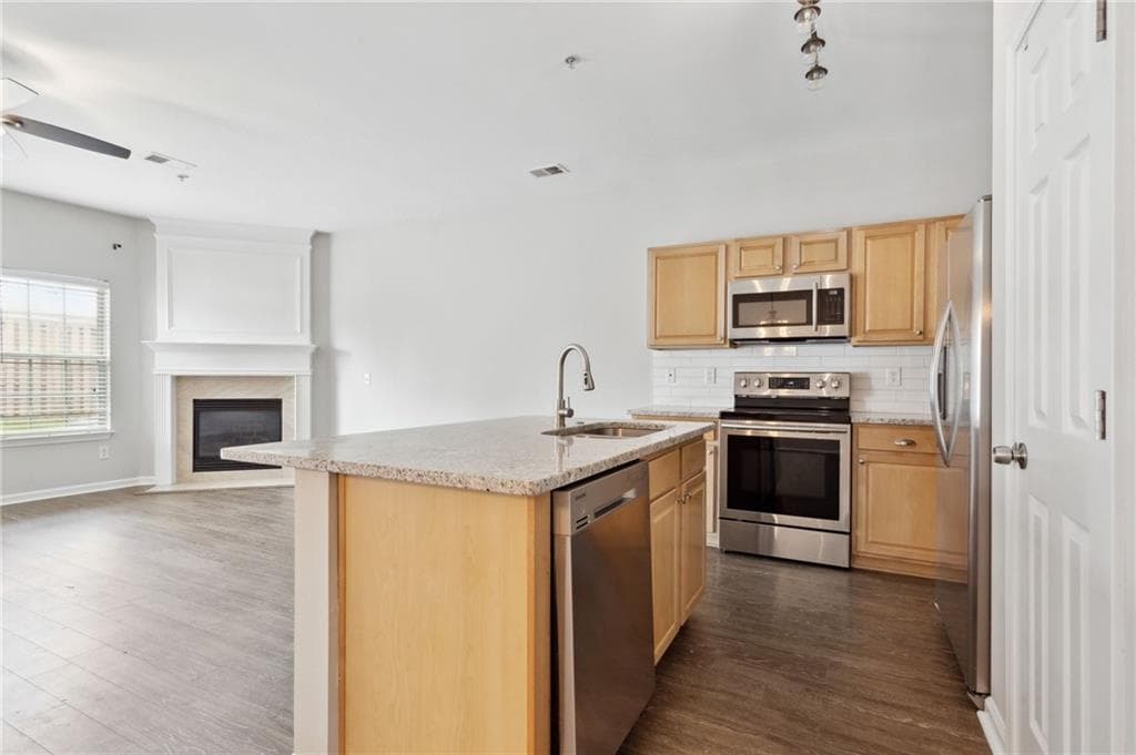 3 bedroom, 3 bathroom, 1,639 sq ft townhouse for rent at 372 Azalea Circle, Cumming, GA 30040 for $1,900 a month — photo 3