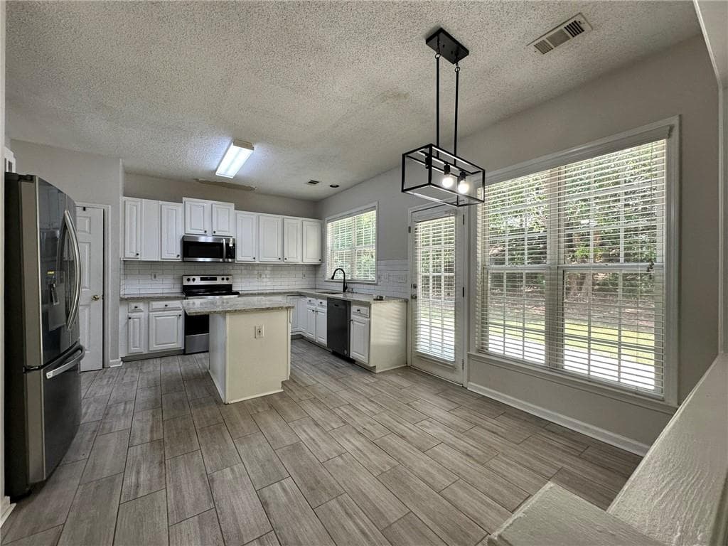 4 bedroom, 3 bathroom, 2,276 sq ft single family residence for rent at 3535 Ridgefair Drive, Cumming, GA 30040 for $2,450 a month — photo 5