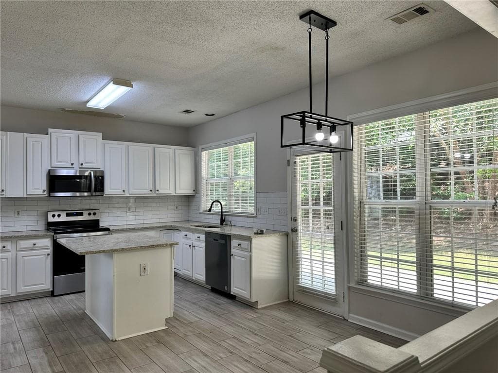 4 bedroom, 3 bathroom, 2,276 sq ft single family residence for rent at 3535 Ridgefair Drive, Cumming, GA 30040 for $2,450 a month — photo 9