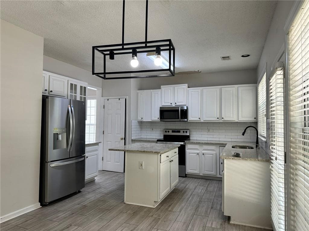 4 bedroom, 3 bathroom, 2,276 sq ft single family residence for rent at 3535 Ridgefair Drive, Cumming, GA 30040 for $2,450 a month — photo 6