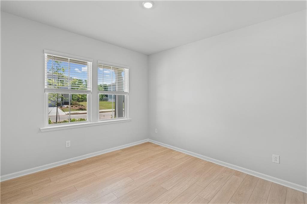 4 bedroom, 3 bathroom, 2,322 sq ft single family residence under contract at 3096 Orwell Drive, Gainesville, GA 30507 — photo 3