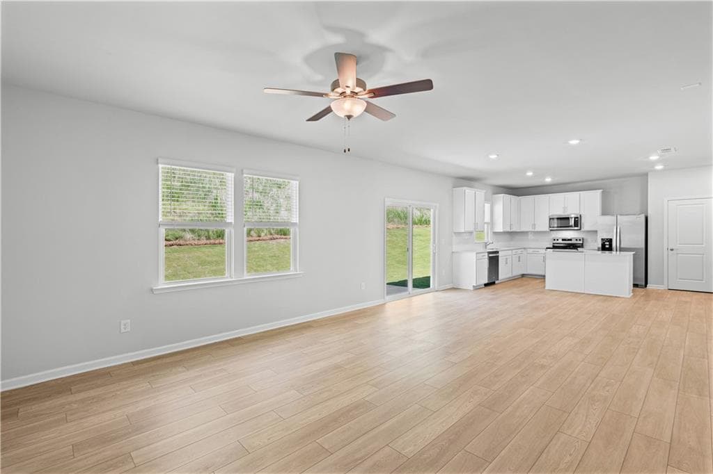 4 bedroom, 3 bathroom, 2,322 sq ft single family residence under contract at 3096 Orwell Drive, Gainesville, GA 30507 — photo 6