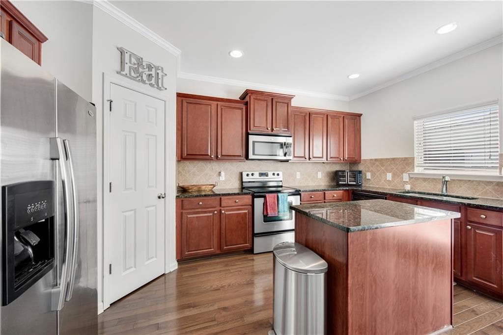 3 bedroom, 4 bathroom townhouse for sale at 3039 Liberty Way, Atlanta, GA 30318 — photo 4