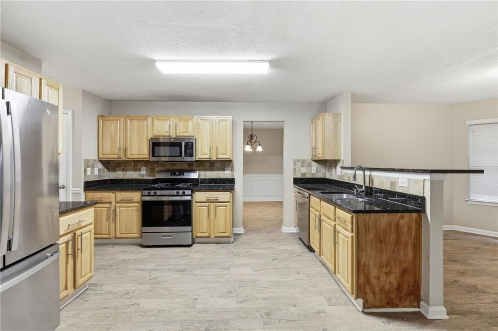 4 bedroom, 3 bathroom, 2,665 sq ft single family residence under contract at 6767 Mancha Street, Atlanta, GA 30349 — photo 10