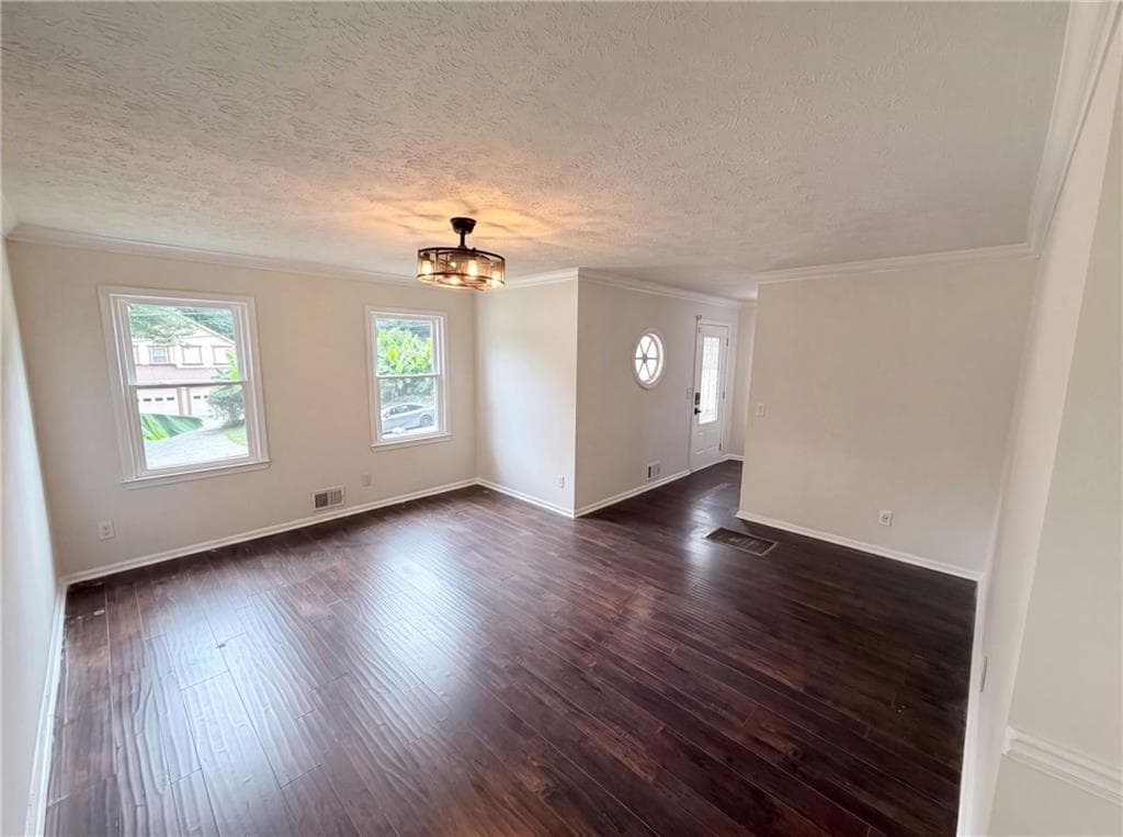 3 bedroom, 3 bathroom, 1,568 sq ft single family residence under contract at 215 Arbour Run, Suwanee, GA 30024 — photo 3
