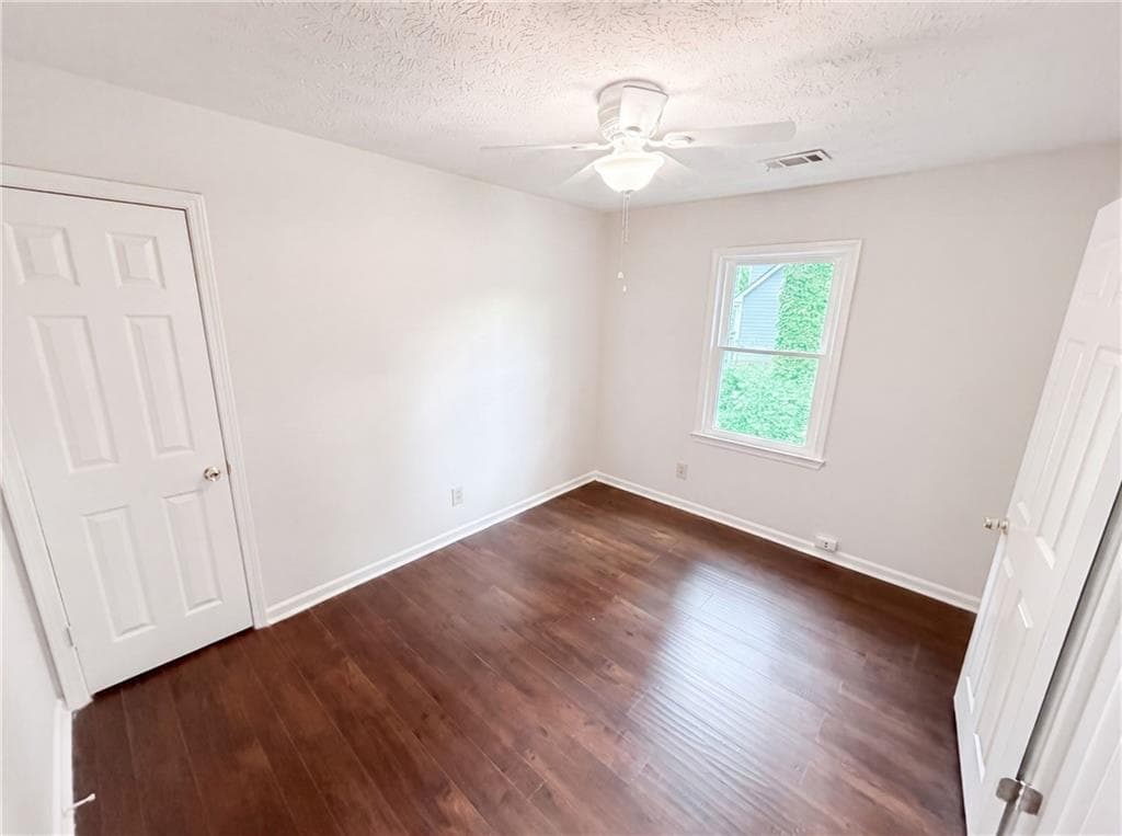 3 bedroom, 3 bathroom, 1,568 sq ft single family residence under contract at 215 Arbour Run, Suwanee, GA 30024 — photo 4
