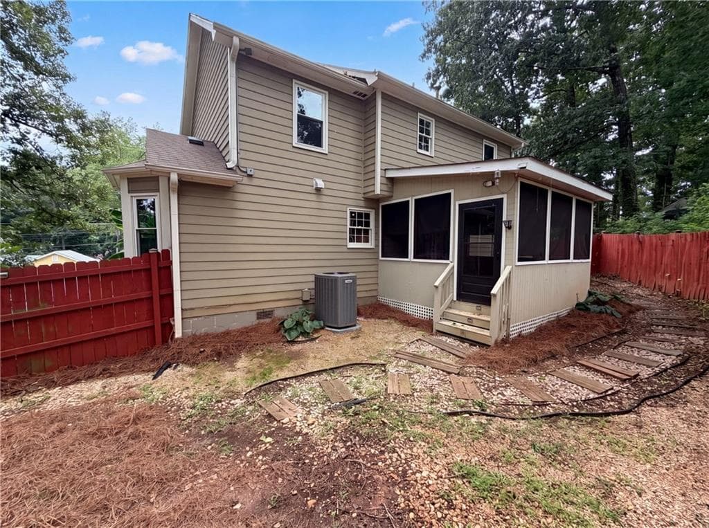 3 bedroom, 3 bathroom, 1,568 sq ft single family residence under contract at 215 Arbour Run, Suwanee, GA 30024 — photo 5