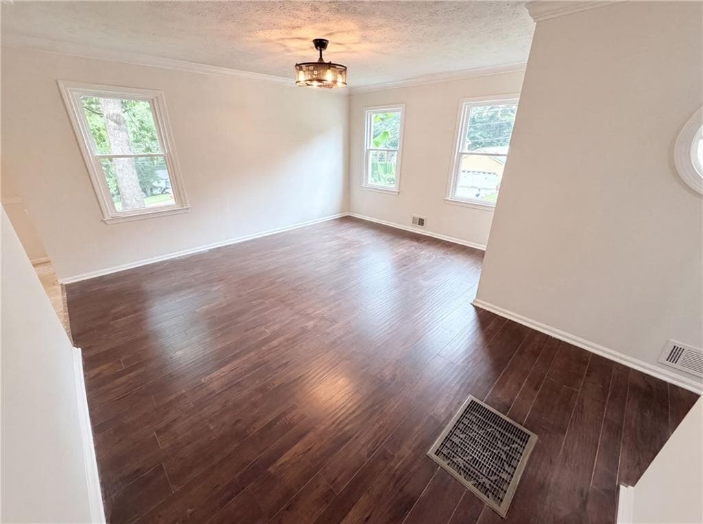 3 bedroom, 3 bathroom, 1,568 sq ft single family residence under contract at 215 Arbour Run, Suwanee, GA 30024 — photo 8