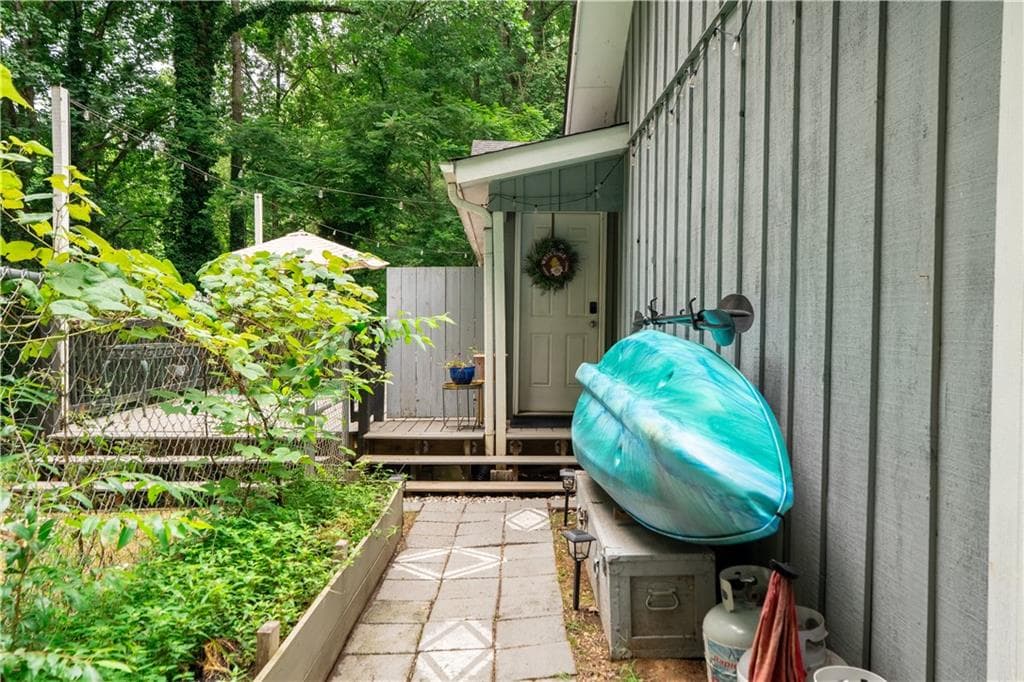 3 bedroom, 2 bathroom, 2,484 sq ft single family residence for sale at 2627 Pinebrook Drive, Gainesville, GA 30506 — photo 4