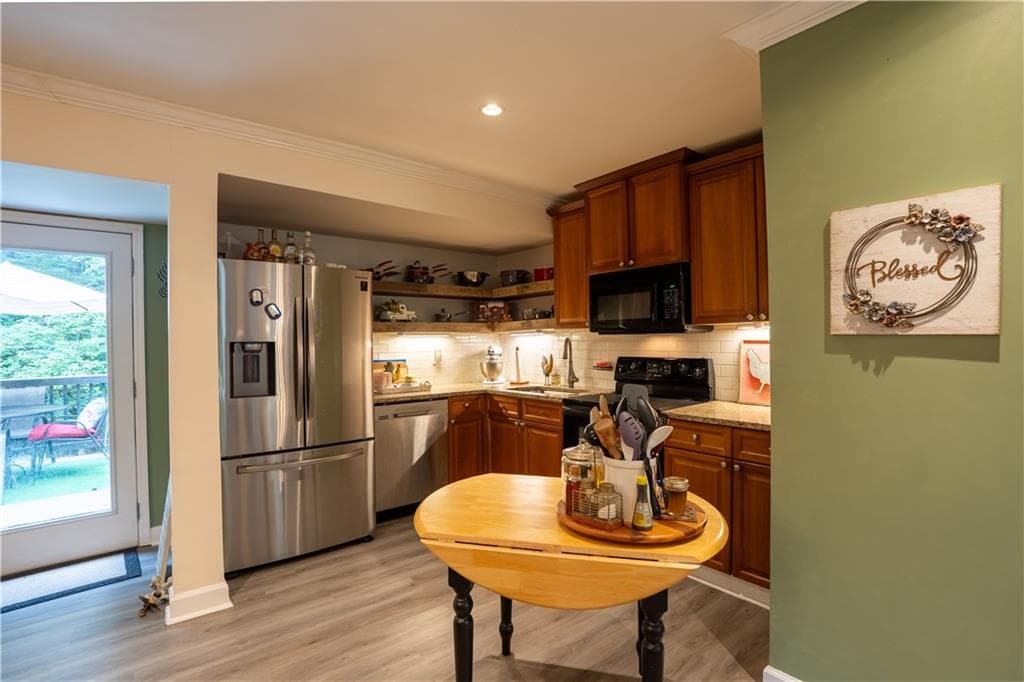 3 bedroom, 2 bathroom, 2,484 sq ft single family residence for sale at 2627 Pinebrook Drive, Gainesville, GA 30506 — photo 9