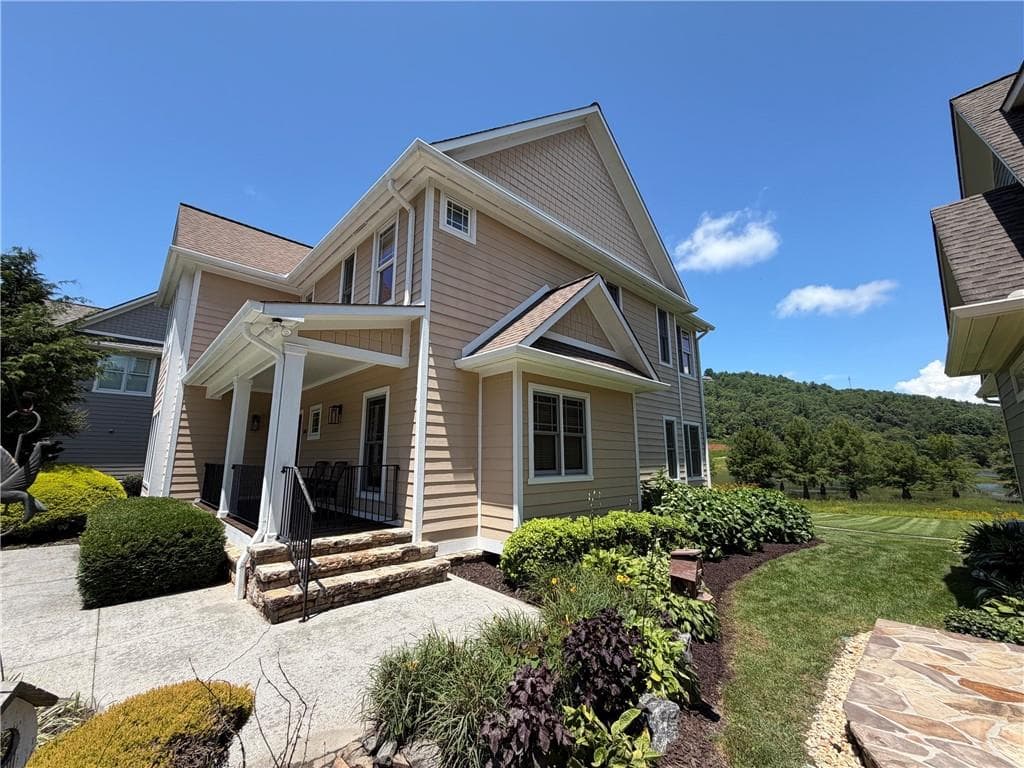 2 bedroom, 3 bathroom, 2,582 sq ft single family residence for sale at 2261 Eastgate Drive, Hiawassee, GA 30546