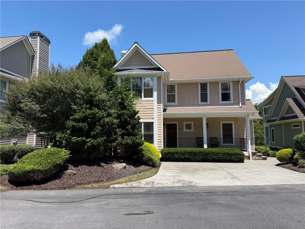 2 bedroom, 3 bathroom, 2,582 sq ft single family residence for sale at 2261 Eastgate Drive, Hiawassee, GA 30546 — photo 2