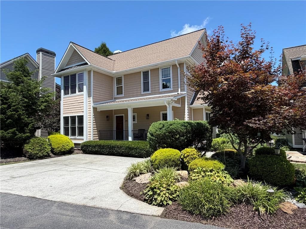 2 bedroom, 3 bathroom, 2,582 sq ft single family residence for sale at 2261 Eastgate Drive, Hiawassee, GA 30546 — photo 3