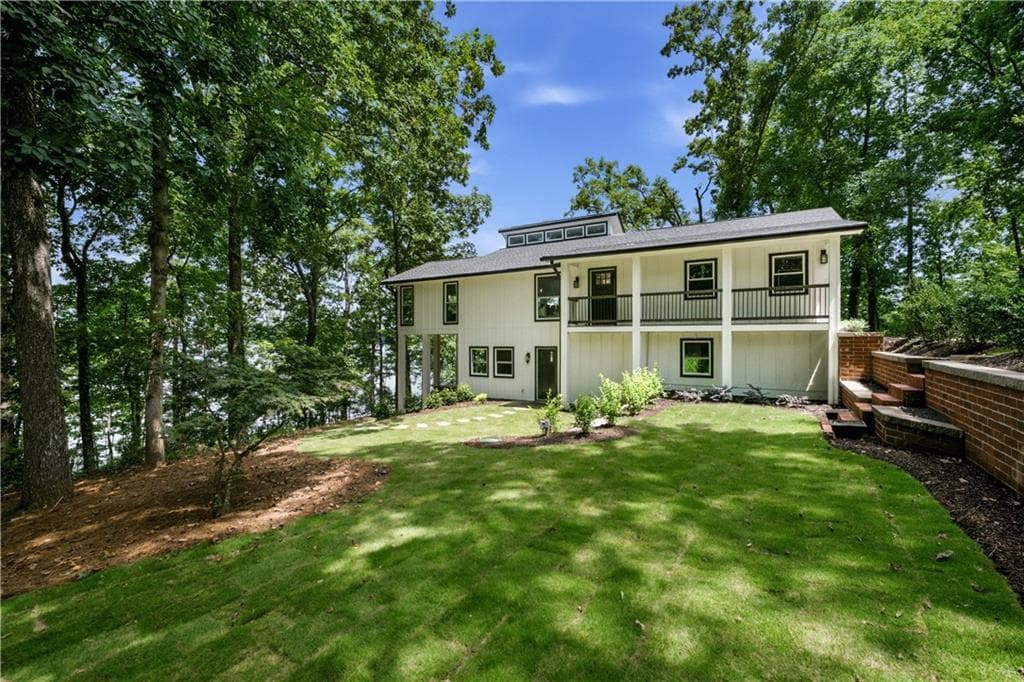 4 bedroom, 3 bathroom, 2,850 sq ft single family residence sold at 9790 Peninsula Drive, Gainesville, GA 30506