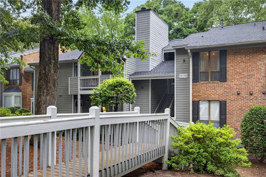 2 bedroom, 2 bathroom, 1,300 sq ft condominium for rent at 123 Warm Springs Circle, Roswell, GA 30075 for $1,800 a month — photo 2