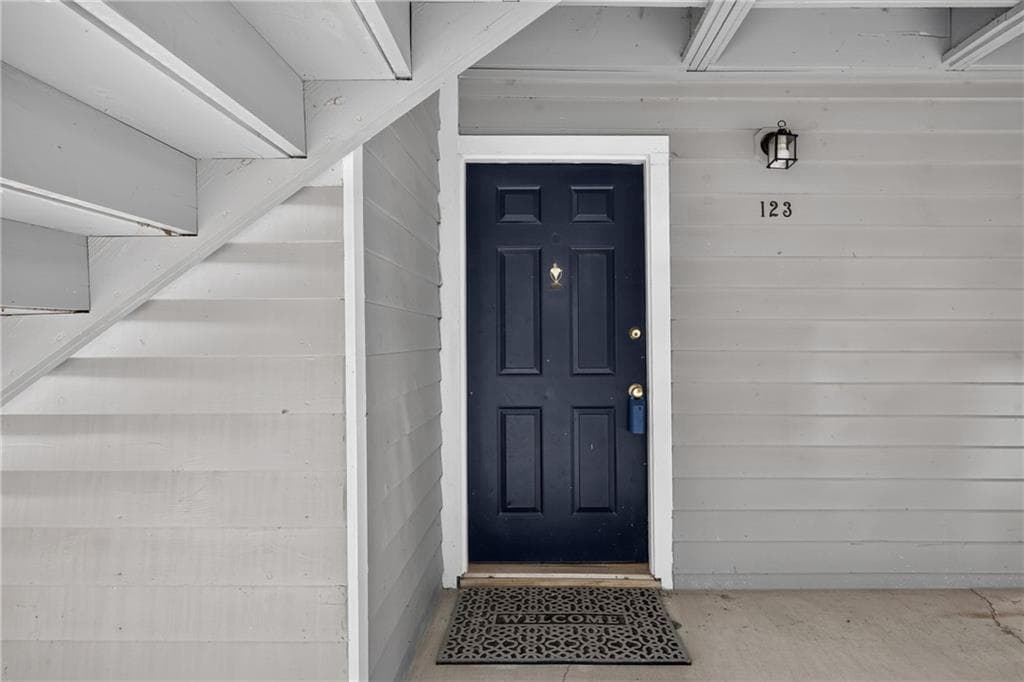 2 bedroom, 2 bathroom, 1,300 sq ft condominium for rent at 123 Warm Springs Circle, Roswell, GA 30075 for $1,800 a month — photo 3