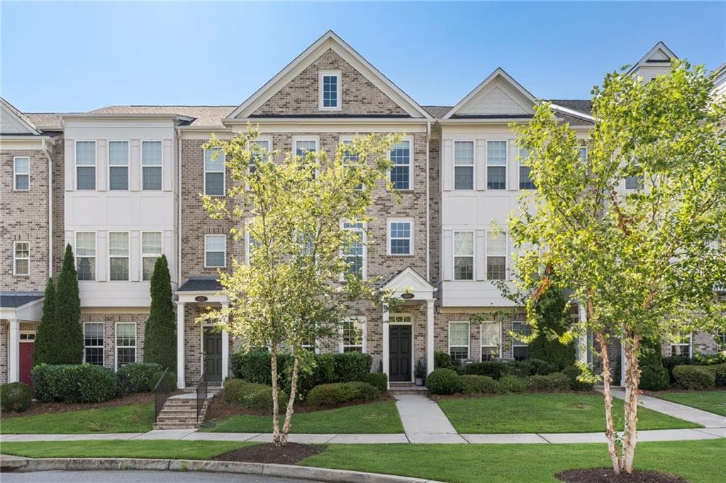 3 bedroom, 4 bathroom, 2,332 sq ft townhouse for sale at 653 Hanlon Way, Alpharetta, GA 30009 — photo 2