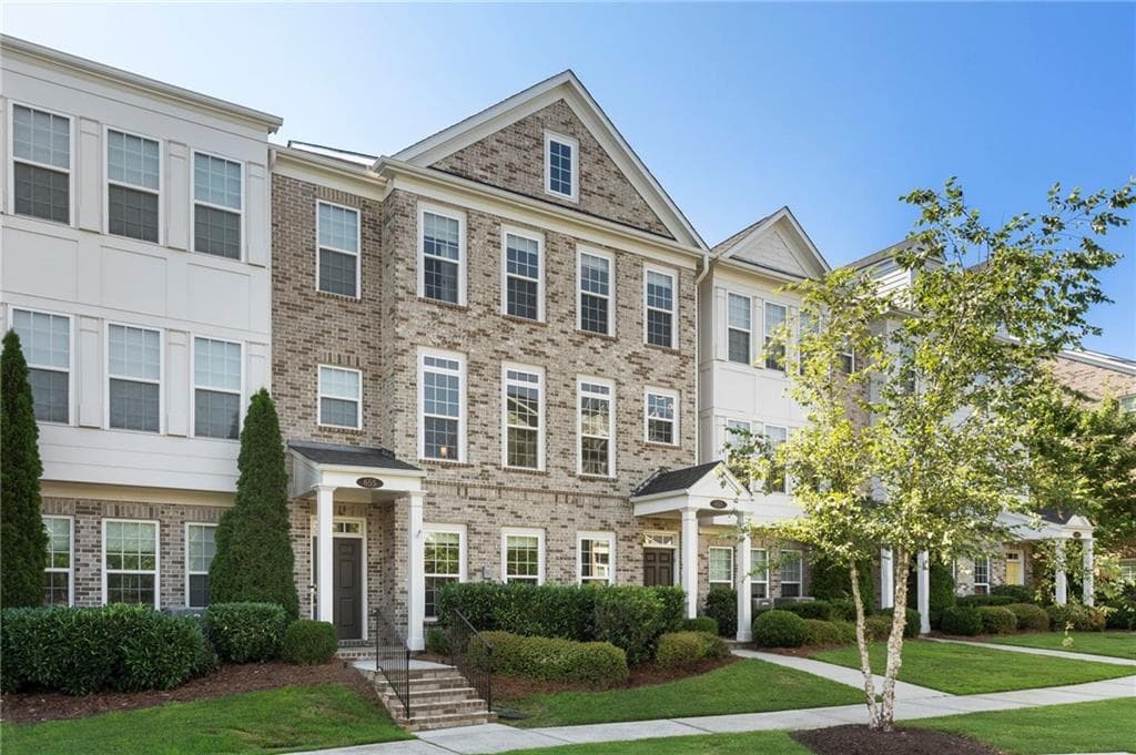 3 bedroom, 4 bathroom, 2,332 sq ft townhouse for sale at 653 Hanlon Way, Alpharetta, GA 30009 — photo 1 of 73