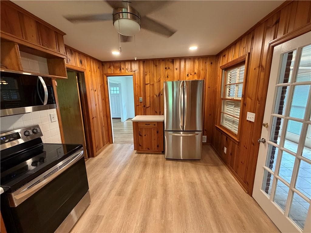 3 bedroom, 2 bathroom, 1,664 sq ft single family residence under contract at 441 Lawrenceville Street, Norcross, GA 30071 — photo 4