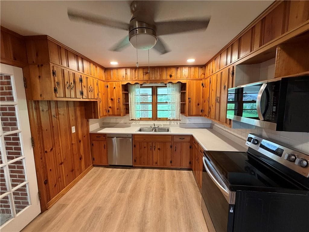 3 bedroom, 2 bathroom, 1,664 sq ft single family residence under contract at 441 Lawrenceville Street, Norcross, GA 30071 — photo 5
