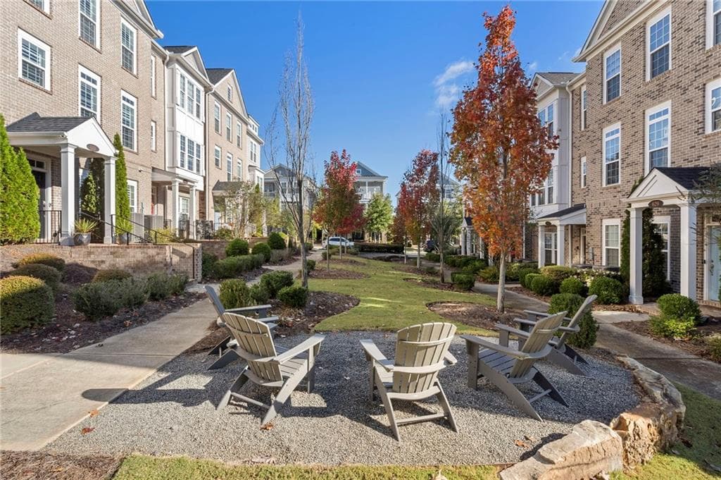 3 bedroom, 4 bathroom, 2,332 sq ft townhouse for sale at 653 Hanlon Way, Alpharetta, GA 30009 — photo 4
