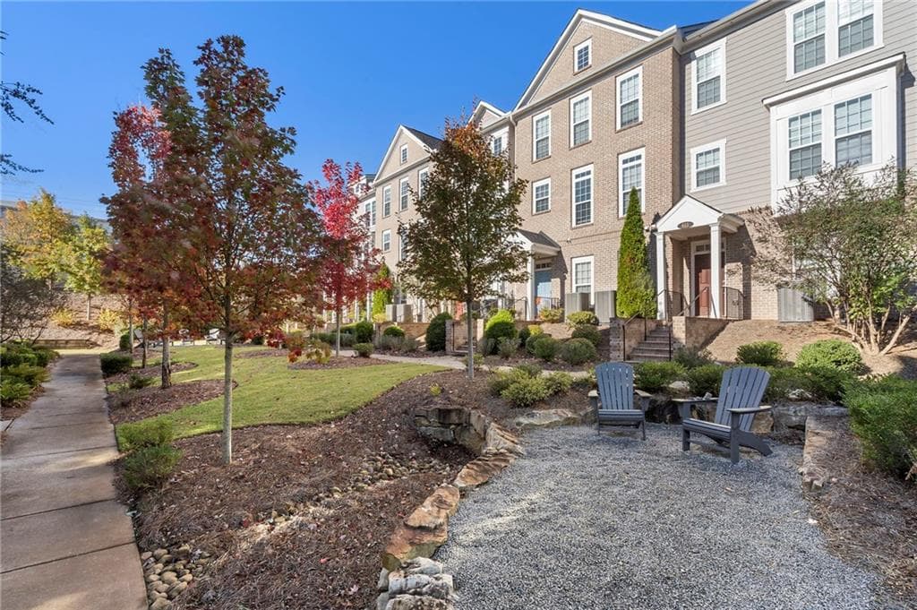 3 bedroom, 4 bathroom, 2,332 sq ft townhouse for sale at 653 Hanlon Way, Alpharetta, GA 30009 — photo 5