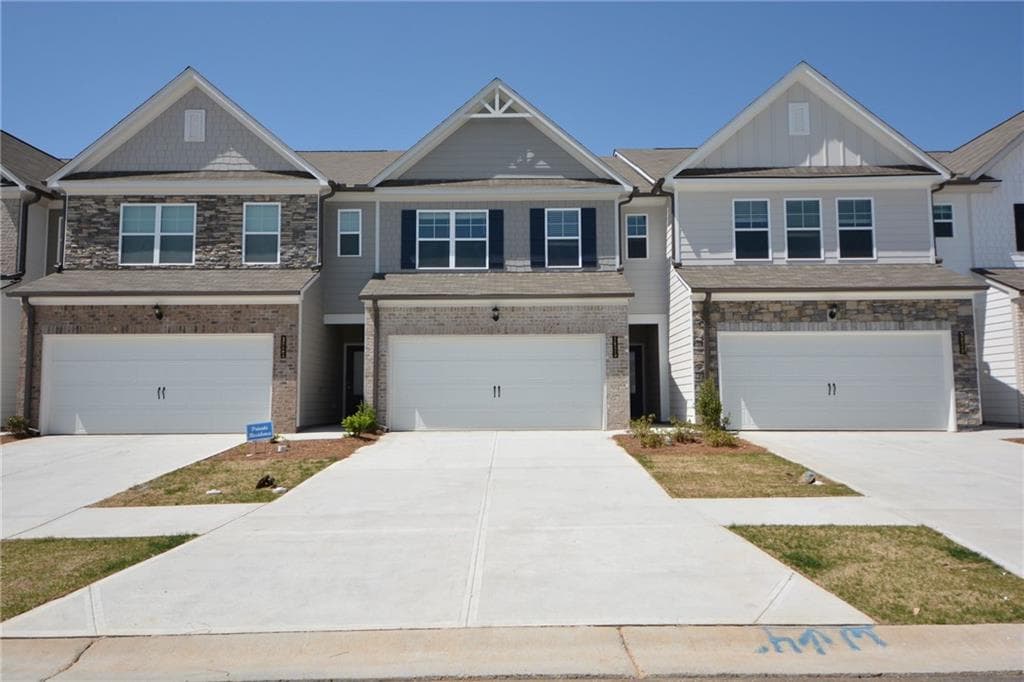 3 bedroom, 3 bathroom, 1,823 sq ft townhouse for sale at 3825 Billabong Trail, Gainesville, GA 30506 — photo 2