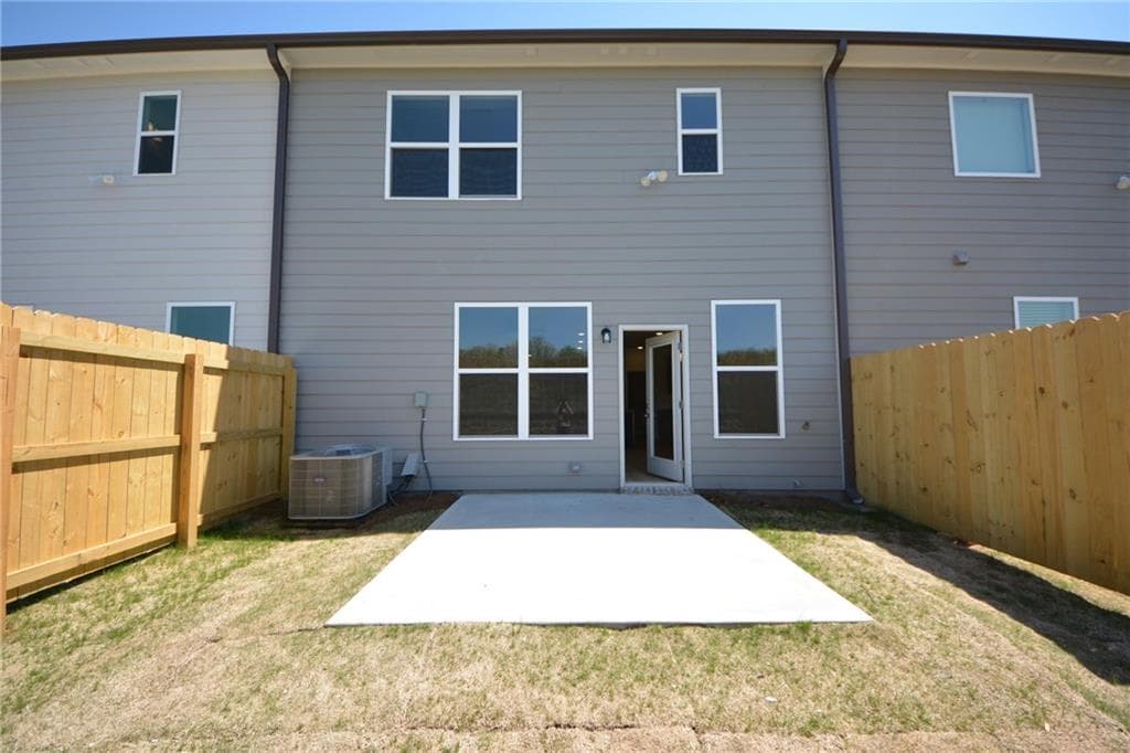 3 bedroom, 3 bathroom, 1,823 sq ft townhouse for sale at 3825 Billabong Trail, Gainesville, GA 30506 — photo 4