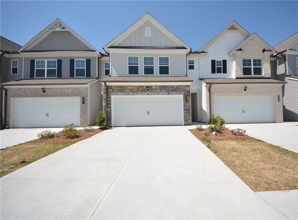 3 bedroom, 3 bathroom, 1,979 sq ft townhouse for sale at 3829 Billabong Trail, Gainesville, GA 30506
