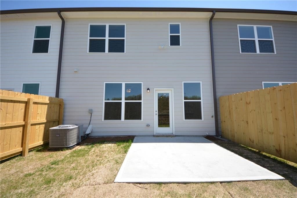 3 bedroom, 3 bathroom, 1,979 sq ft townhouse for sale at 3829 Billabong Trail, Gainesville, GA 30506 — photo 3