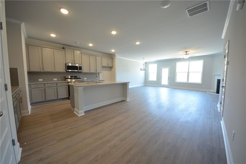 3 bedroom, 3 bathroom, 1,979 sq ft townhouse for sale at 3829 Billabong Trail, Gainesville, GA 30506 — photo 8