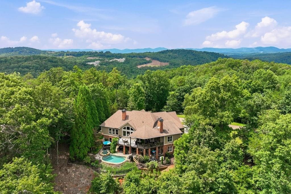 4 bedroom, 5 bathroom, 4,672 sq ft single family residence under contract at 904 Bear Paw Ridge, Dahlonega, GA 30533 — photo 4