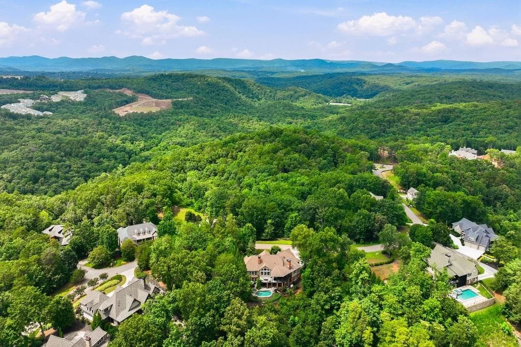 4 bedroom, 5 bathroom, 4,672 sq ft single family residence under contract at 904 Bear Paw Ridge, Dahlonega, GA 30533 — photo 5