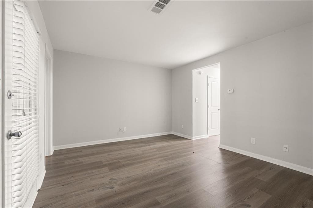 2 bedroom, 2 bathroom condominium for rent at 5058 Jonesboro Road B-13, Union City, GA 30291 for $1,395 a month — photo 4