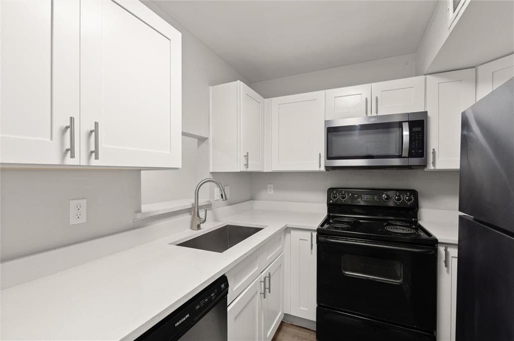 2 bedroom, 2 bathroom condominium for rent at 5058 Jonesboro Road B-13, Union City, GA 30291 for $1,395 a month — photo 7
